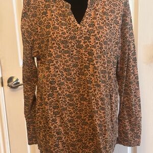 Aventura Women's Top in Black and Tan Floral